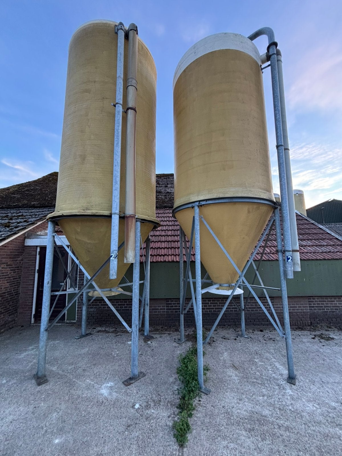 Te koop 2x voersilo’s, Dieren en Toebehoren, Dierenvoeding, Ophalen