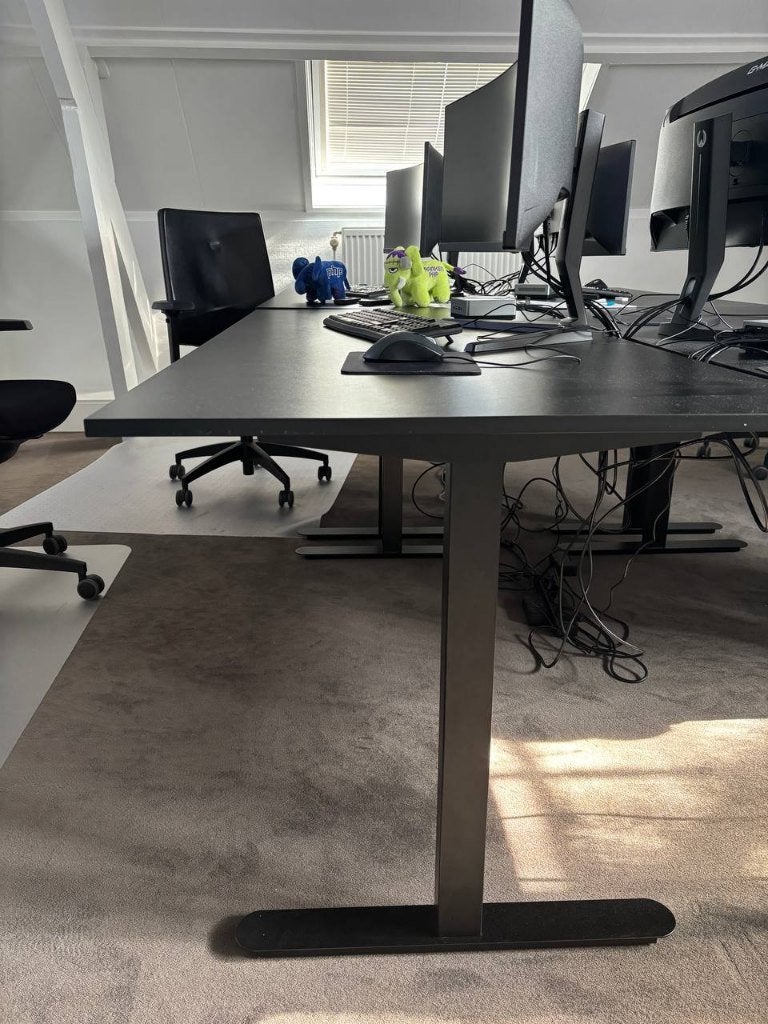 2 Mat zwarte bureaus - JYSK, Ophalen, Zwart, 160 cm, Spaanplaat of MDF