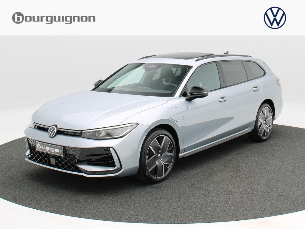 Volkswagen Passat R-Line Edition 1.5 eHybrid 204 PK | Trekha, Stof, 4 cilinders, 150 min, 26 kWh