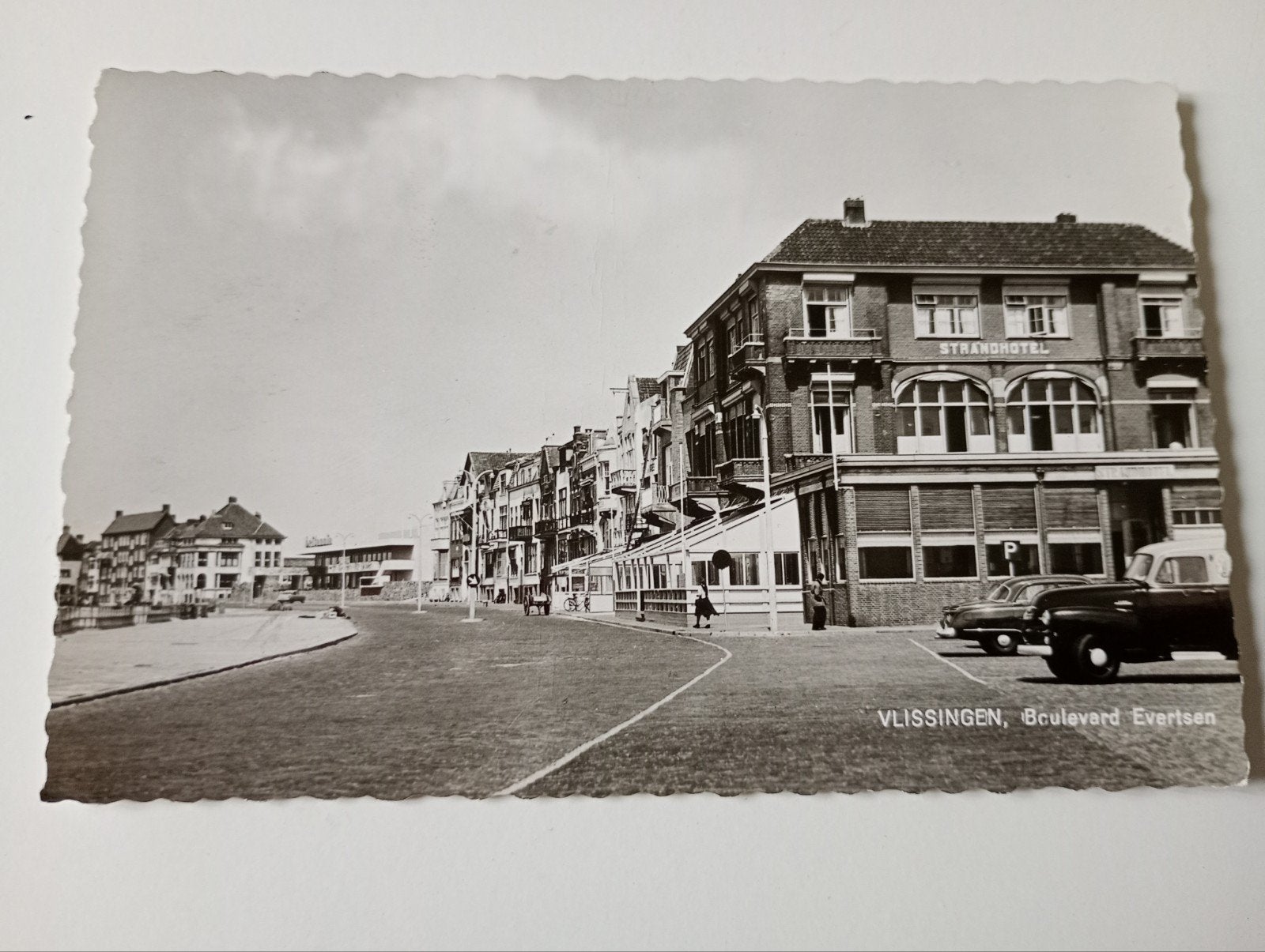 Vlissingen Boulevard Evertsen met Auto's 1963, Ophalen of Verzenden, 1960 tot 1980, Gelopen, Zeeland