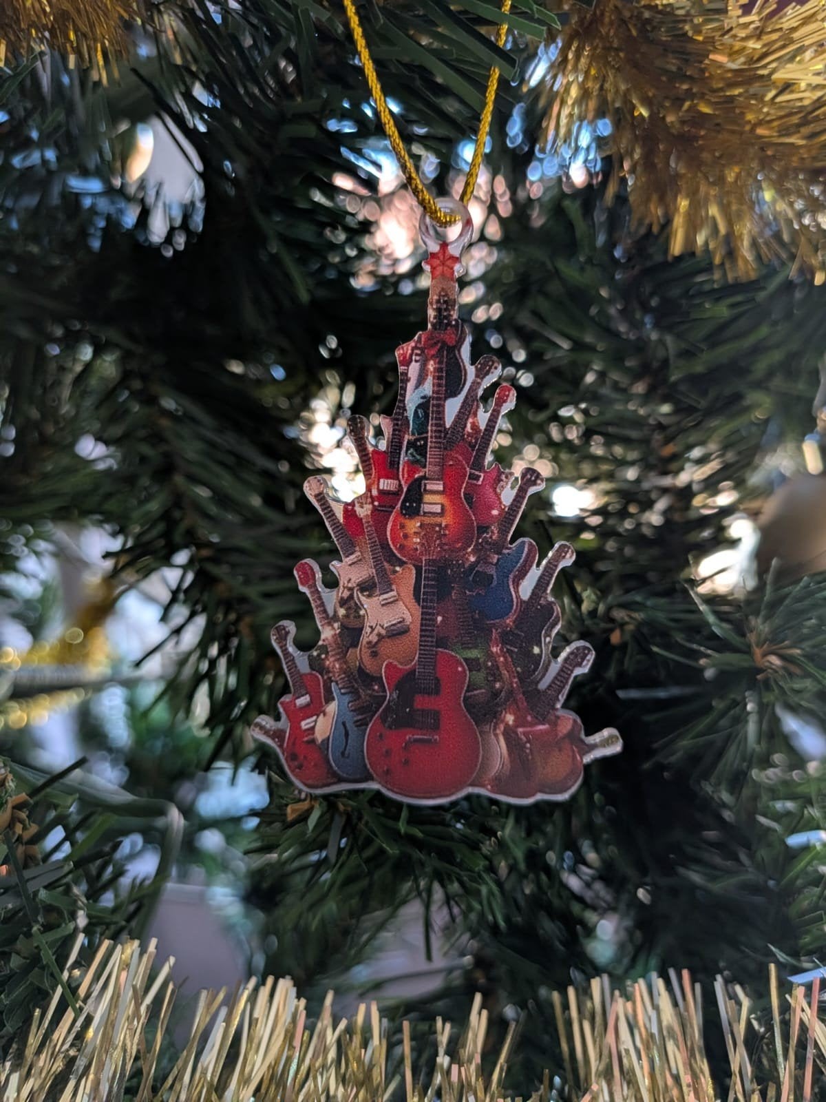 Kerstboom hanger in de vorm van gitaren. €3.50 per stuk, Diversen, Kerst, Ophalen of Verzenden, Nieuw