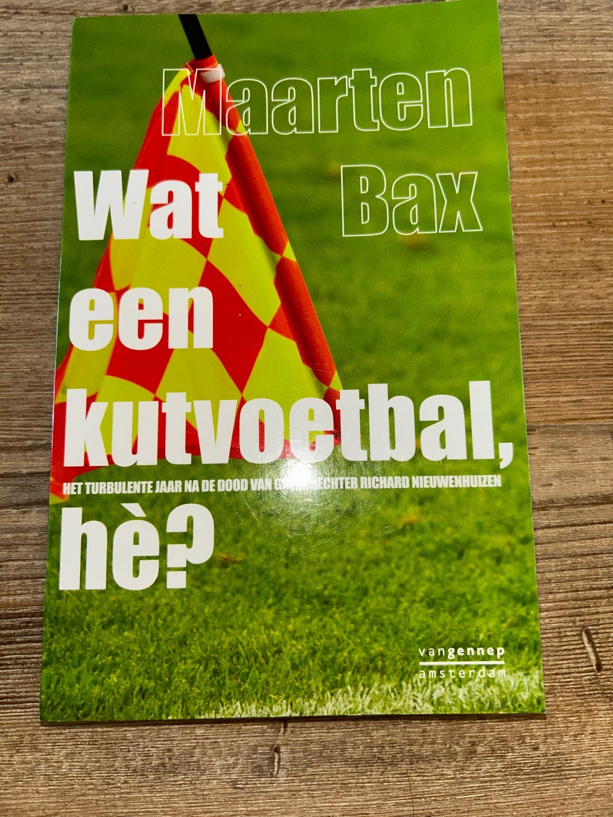 Wat een kutvoetbal, hè? - Maarten Bax, Ophalen of Verzenden, Zo goed als nieuw, Balsport