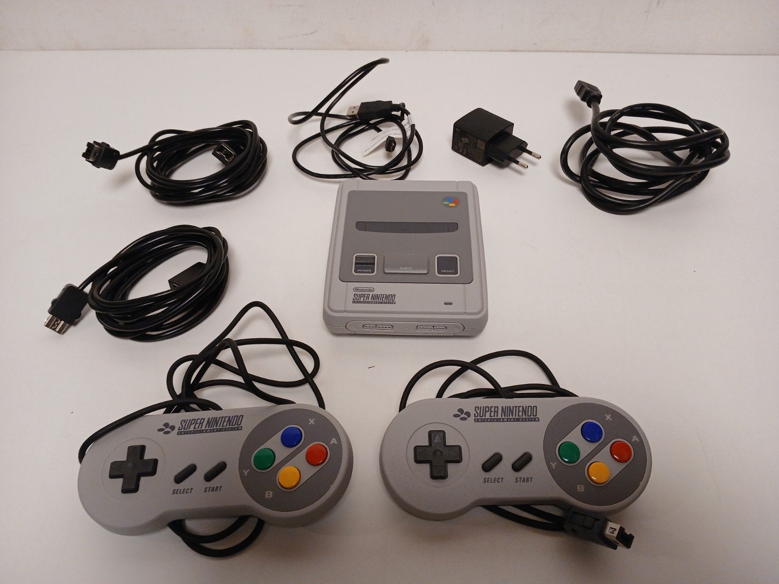 Snes mini incl. Bekabeling, verlengkabels en controllers, Ophalen of Verzenden, Zo goed als nieuw, Met 2 controllers