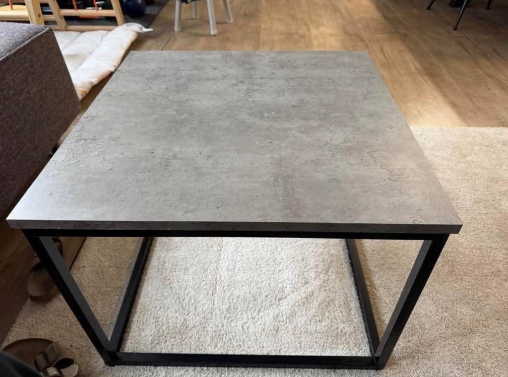 Moderne salontafel met betonnen look blad (60x60 cm), Huis en Inrichting, Tafels | Salontafels, 50 tot 100 cm, Overige materialen