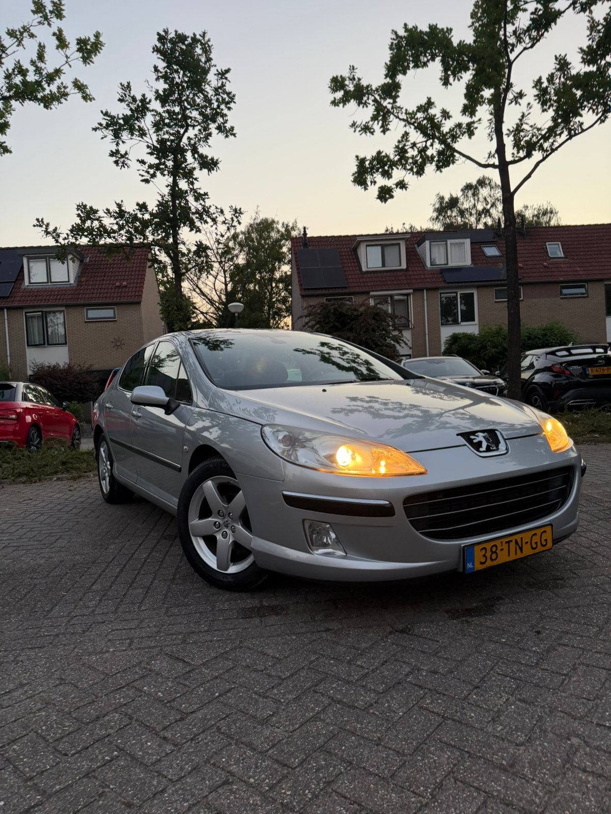 Peugeot 407 2.0 16V AUT 2006 Grijs, Auto's, 1800 kg, Zwart, 4 cilinders, 75 €/maand