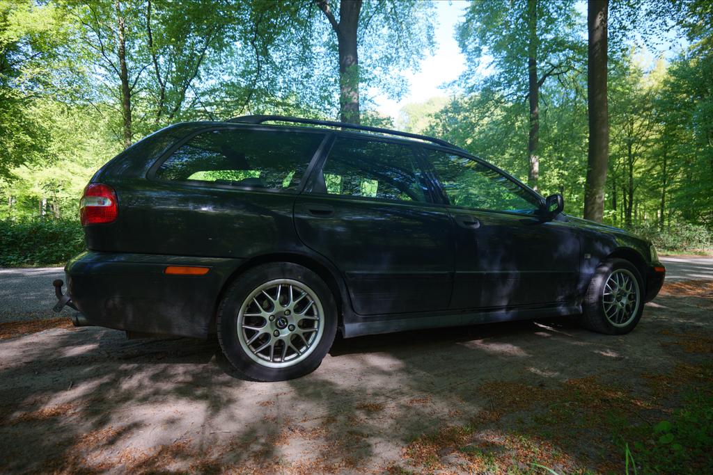 Volvo V40 1.6 I 16V 2003 (APK tot 21-10-2026) Zwart, Auto's, Volvo, 4 cilinders, Zwart, Handgeschakeld, 1587 cc