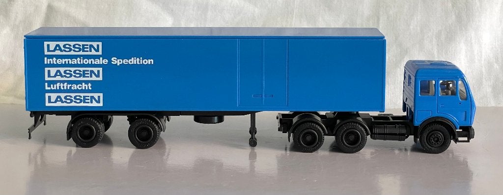 Herpa: Mercedes NG met oplegger "Lassen Spedition", Ophalen of Verzenden, Zo goed als nieuw, Bus of Vrachtwagen, Herpa