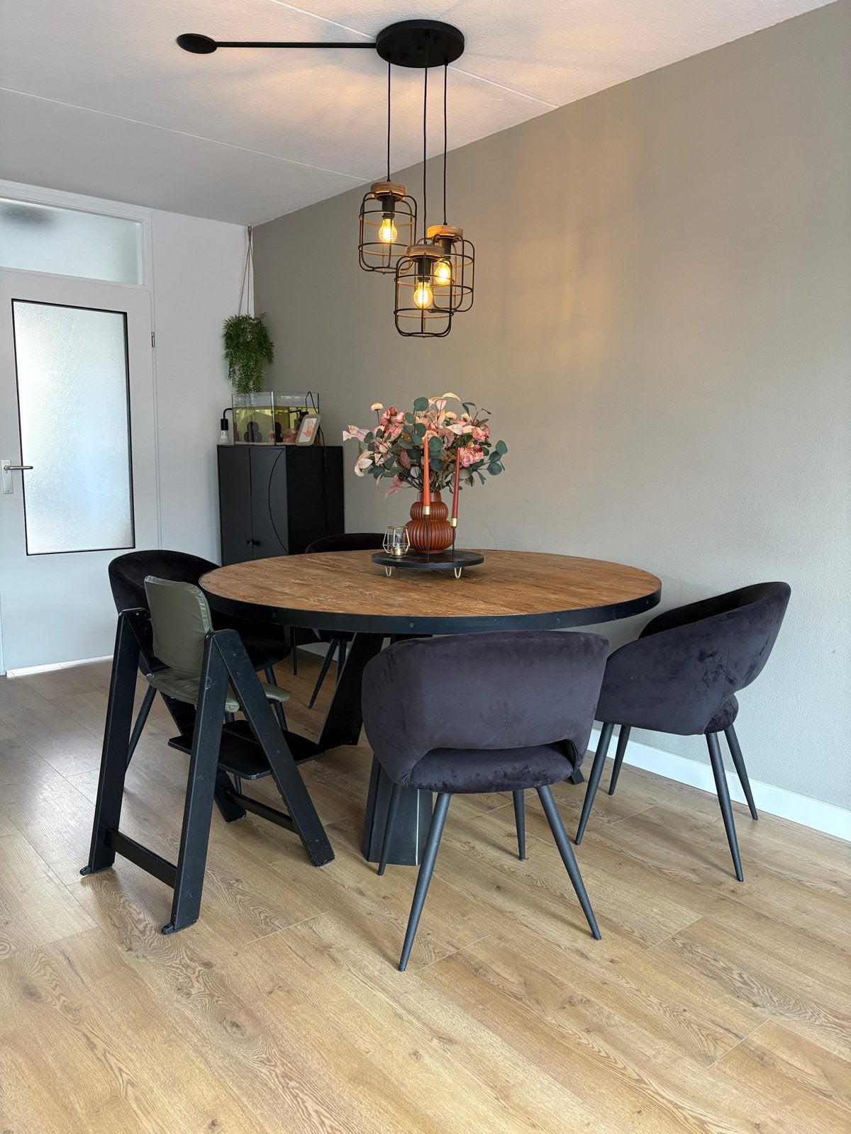 Ronde eettafel 150 cm met houten blad en metalen onderstel, Ophalen, Gebruikt, 100 tot 150 cm, Rond