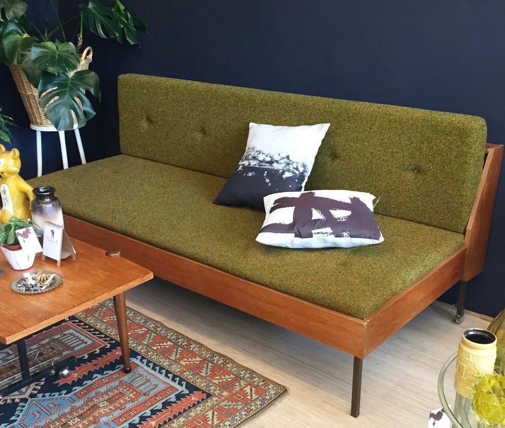 Vintage bank/slaapbank. 3-zits. Jaren 60. Groene stof, teak., Huis en Inrichting, Banken | Bankstellen, Ophalen, Gebruikt, Vintage - Jaren 60 - Scandinavisch