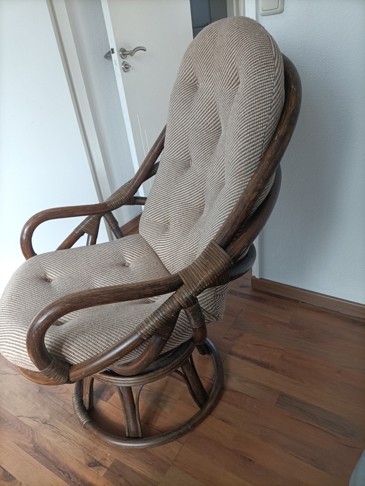 Comfortabele Rotan Draaistoel met Kussens, Gebruikt, Bruin, Ophalen of Verzenden, Riet of Rotan