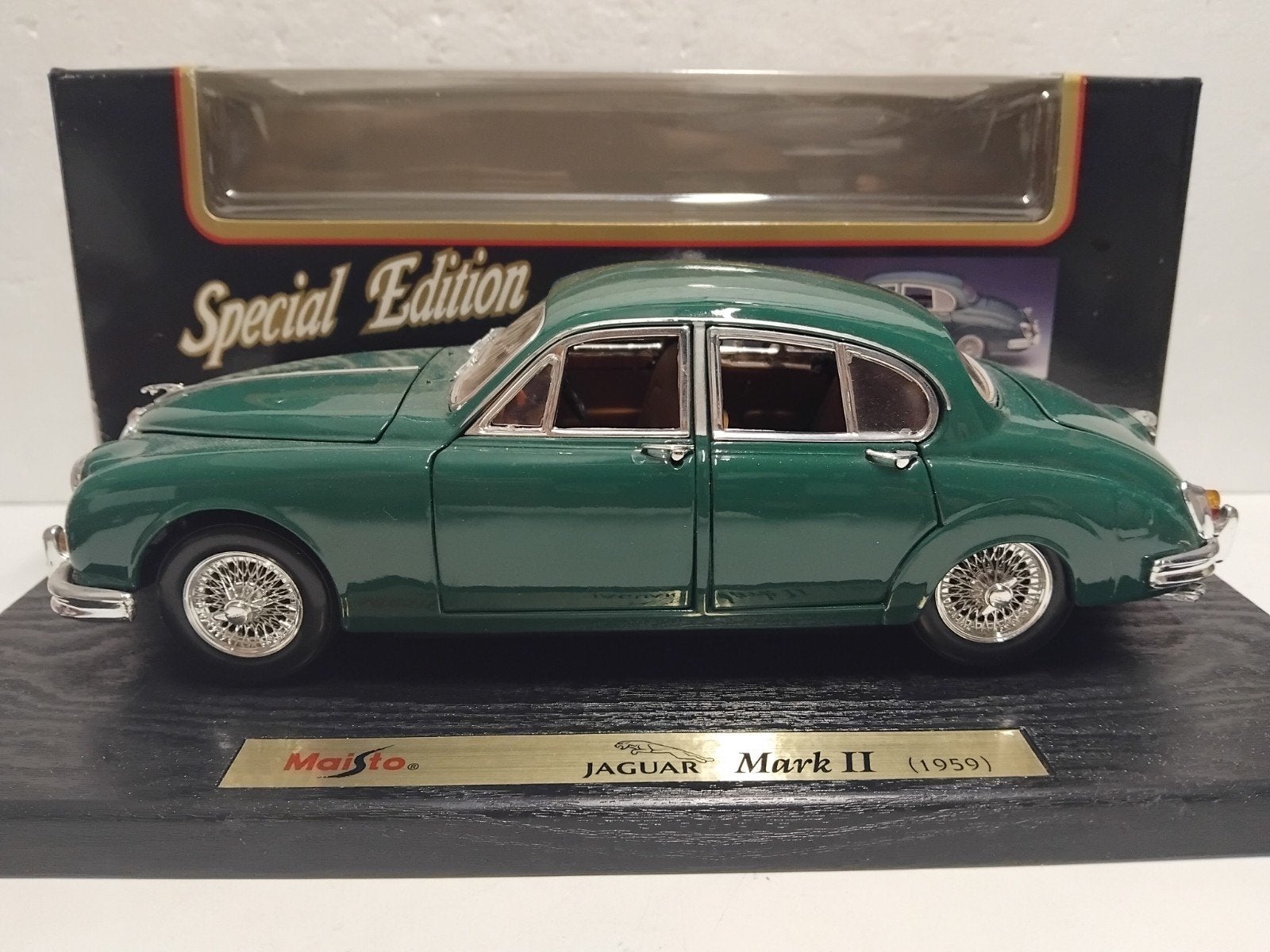 Jaguar Mark II British green 1959 Maisto metal 1:18 KRD, Ophalen of Verzenden, Zo goed als nieuw, Auto, Maisto