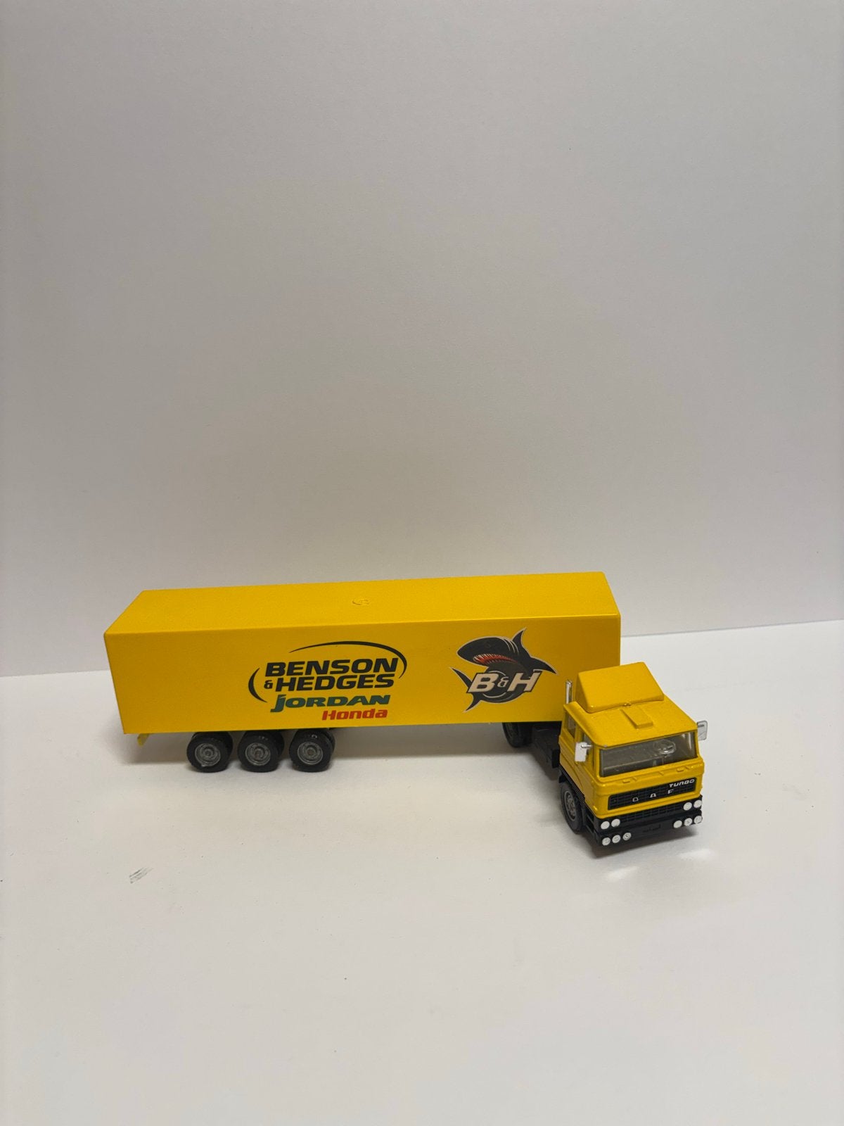 DAF Benson & Hedges Jordan Honda vrachtwagen model, Hobby en Vrije tijd, Modelbouw | Auto's en Voertuigen, Overige merken, Gebruikt