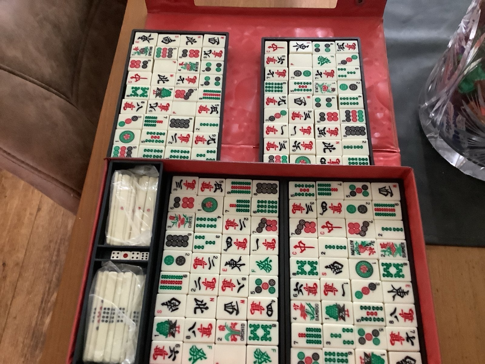 Vintage Mahjong spel in koffer met handleiding, Drie of vier spelers, Ophalen, Zo goed als nieuw