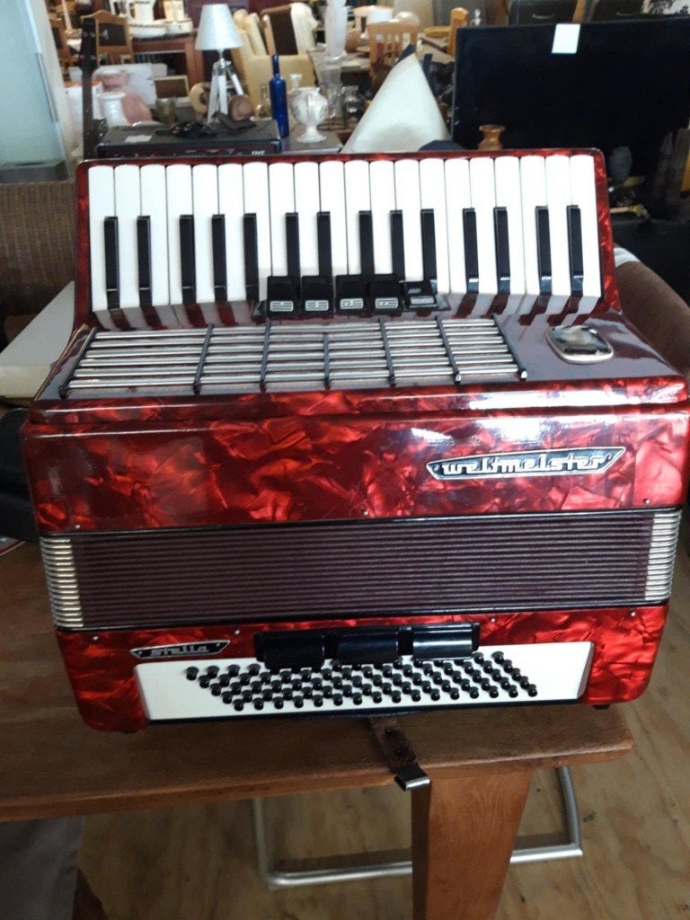 Weltmeister Stella, Muziek en Instrumenten, Accordeons, Ophalen, Met riemen, Overige formaten, Zo goed als nieuw