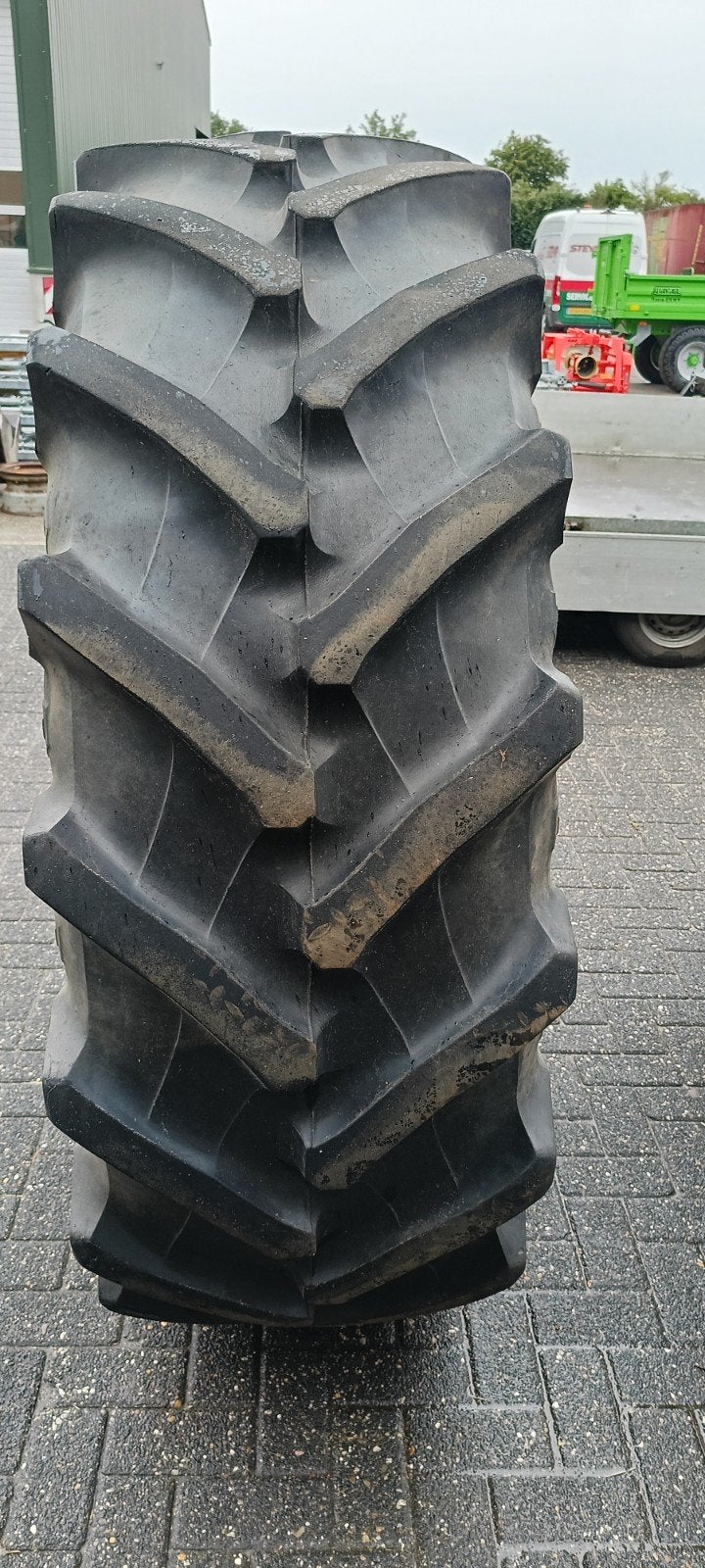 Mooie set gebruikte Pirelli banden 520/70R38 te koop, Zakelijke goederen, Agrarisch | Onderdelen | Banden, Velgen en Assen, Ophalen