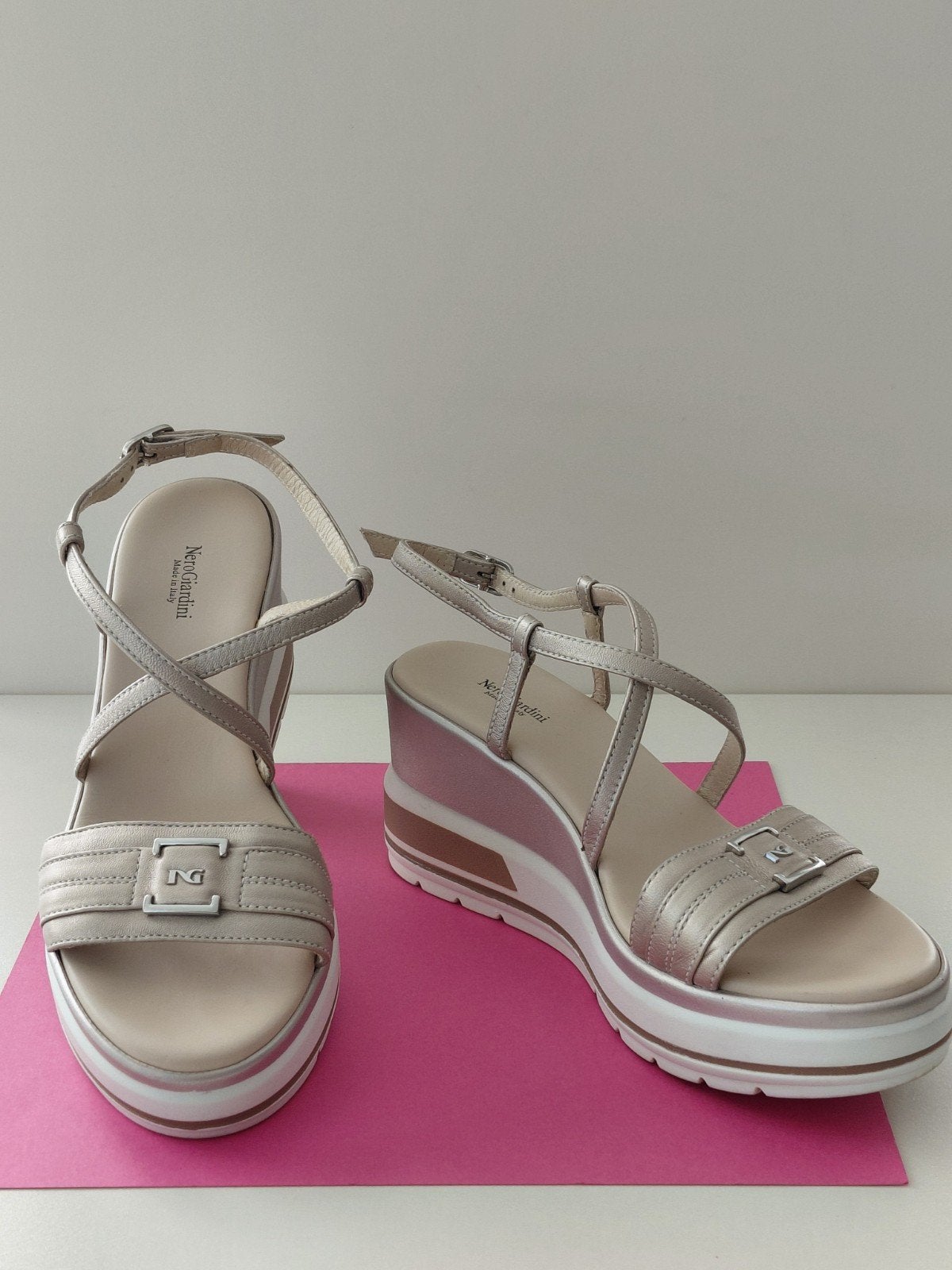 Leren Nero Giardini sandalen 41, Beige, Sandalen of Muiltjes, Ophalen of Verzenden, Nero Giardini