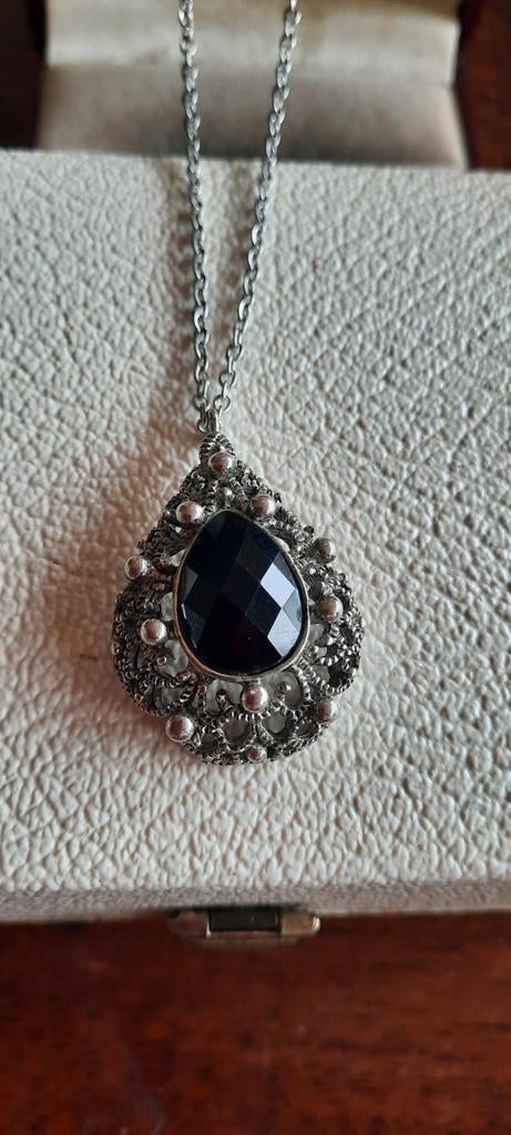 Vintage Victoriaanse ketting  met facetgeslepen zwarte git., Ophalen of Verzenden, Overige materialen, Ketting, Met edelsteen