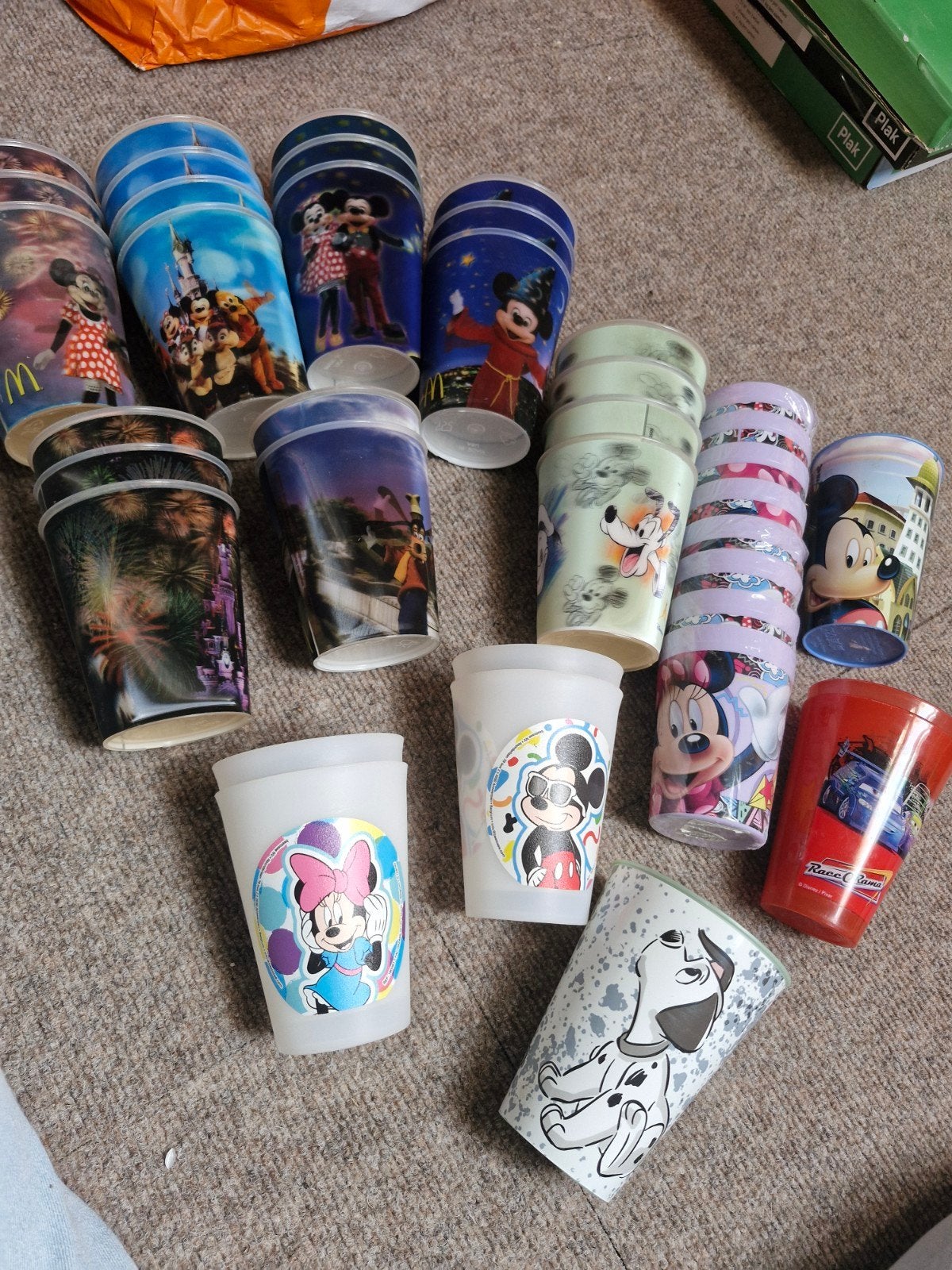 Diverse plastic Disney bekers - Mickey, Minnie, Goofy, Ophalen of Verzenden, Mickey Mouse, Gebruikt, Servies