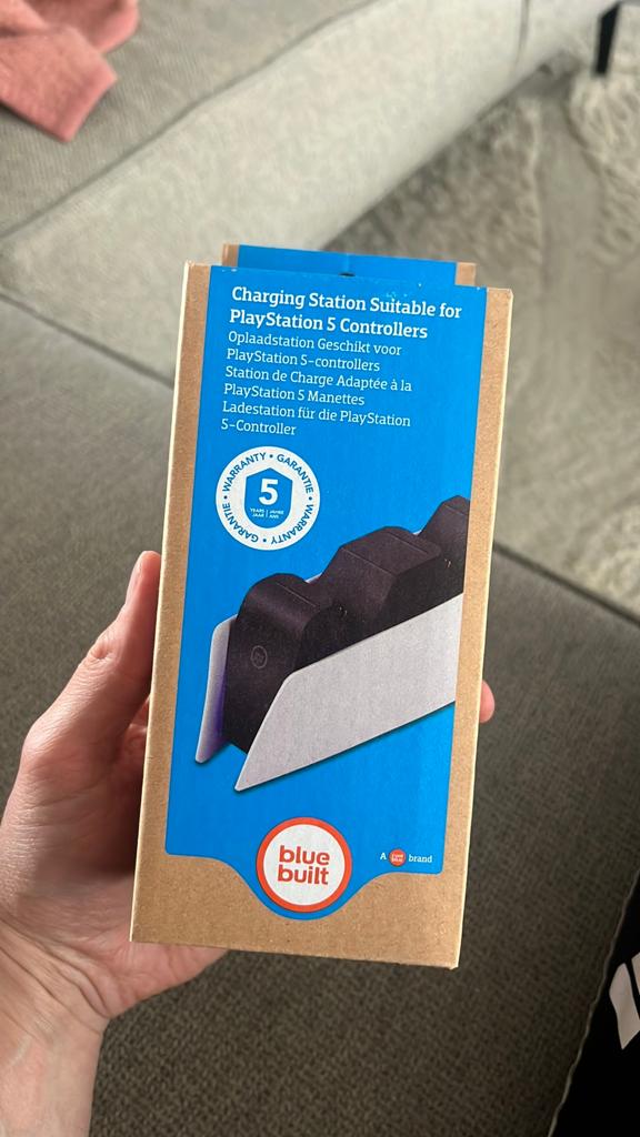 BlueBuilt Oplaadstation PS5 controllers gloednieuw voor €20, Ophalen of Verzenden, Nieuw, Controller