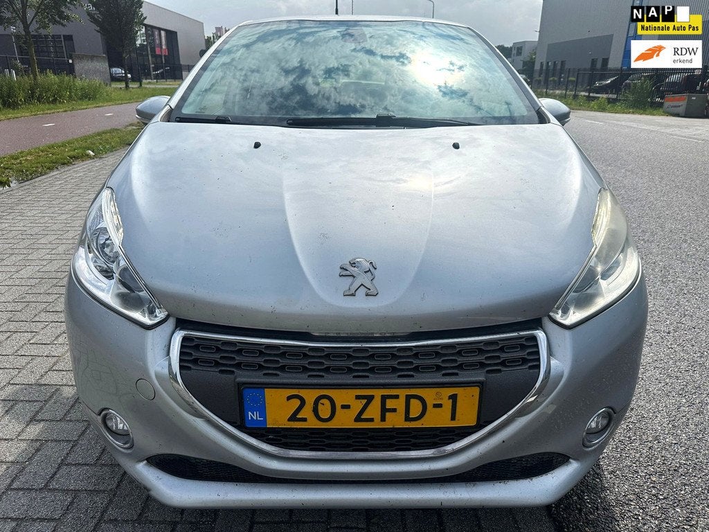 Peugeot 208 1.4 VTi Allure Navi Clima Cruise, Voorwielaandrijving, Euro 5, Stof, Zwart
