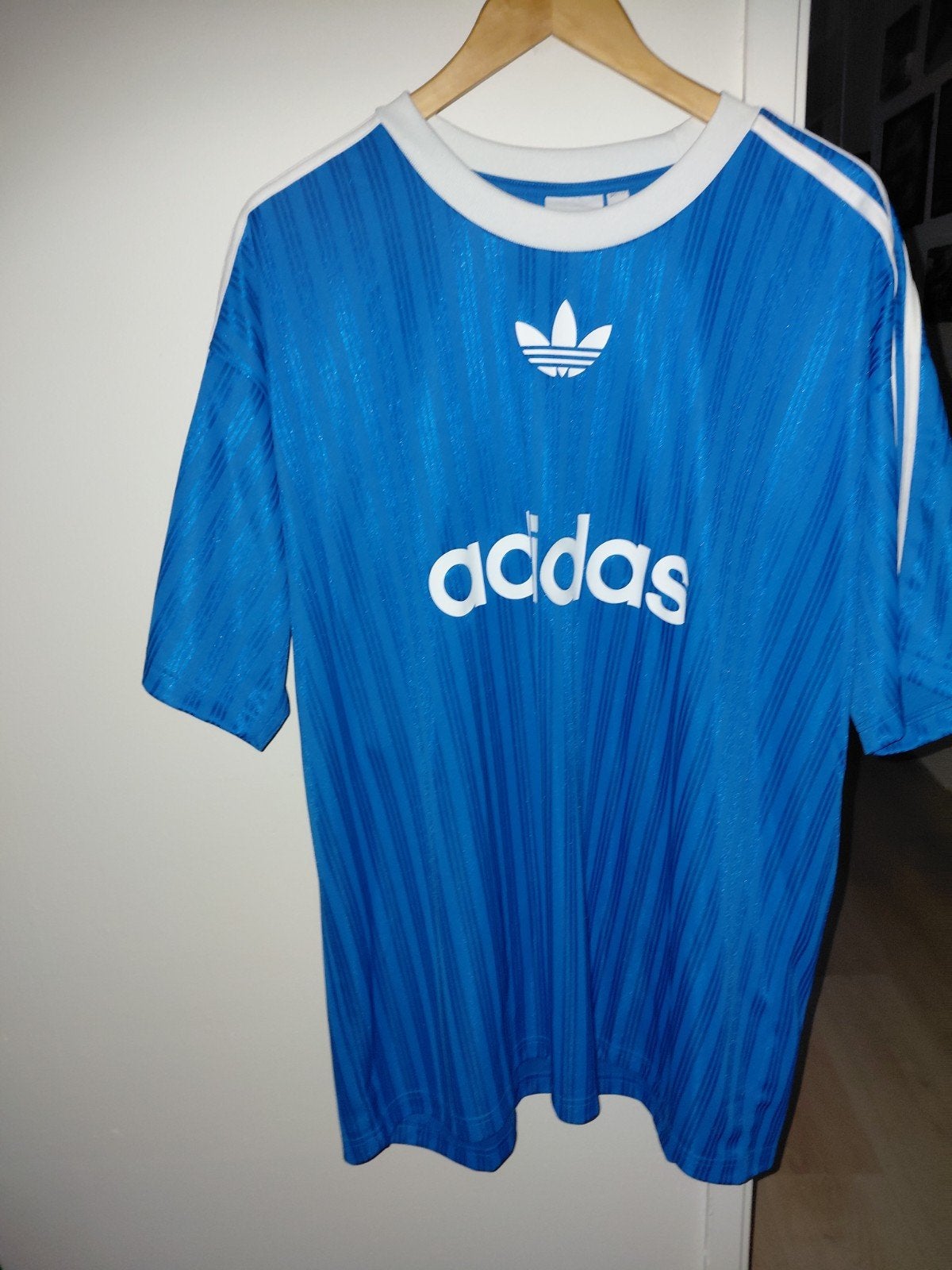 Adidas T-shirt Maat XL - Zo goed als nieuw, Kleding | Heren, T-shirts, Blauw, Maat 56/58 (XL), Ophalen of Verzenden, Zo goed als nieuw