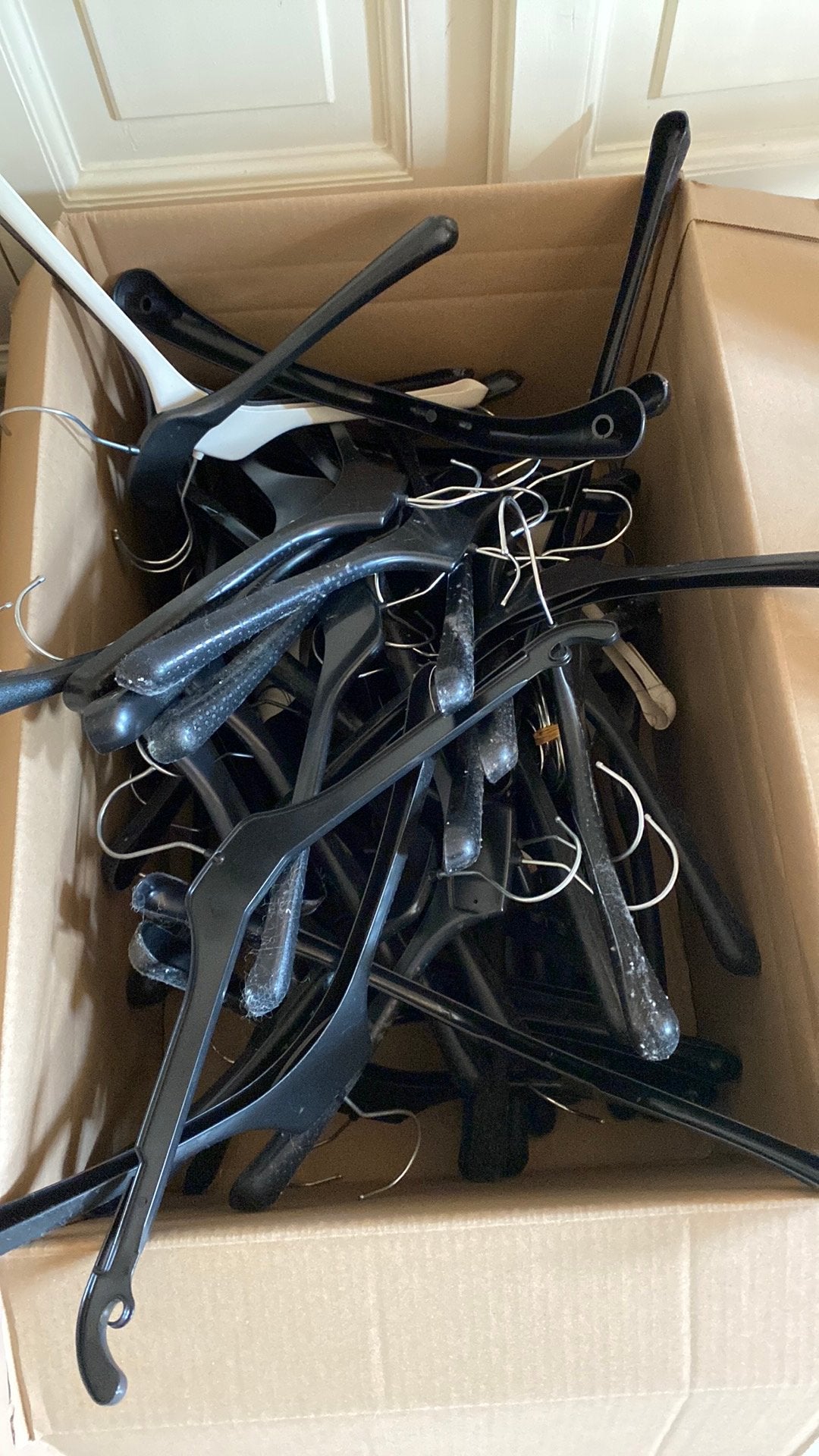 Gratis ophalen kledinghangers, Ophalen, Zo goed als nieuw, Kunststof