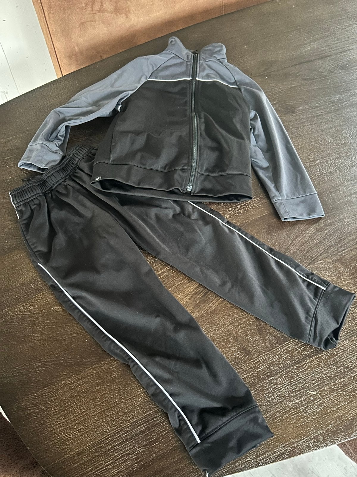 Decathlon Trainingspak Jongen/Meisje Maat 113-122 cm, Ophalen of Verzenden, Gebruikt, Jongen of Meisje