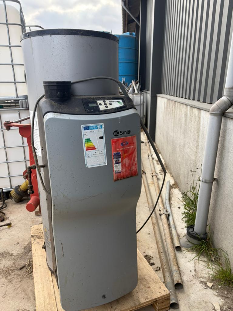 Innovo boiler 200 L, Doe-het-zelf en Verbouw, Geisers en Boilers, 100 liter of meer, Ophalen, Zo goed als nieuw, Boiler