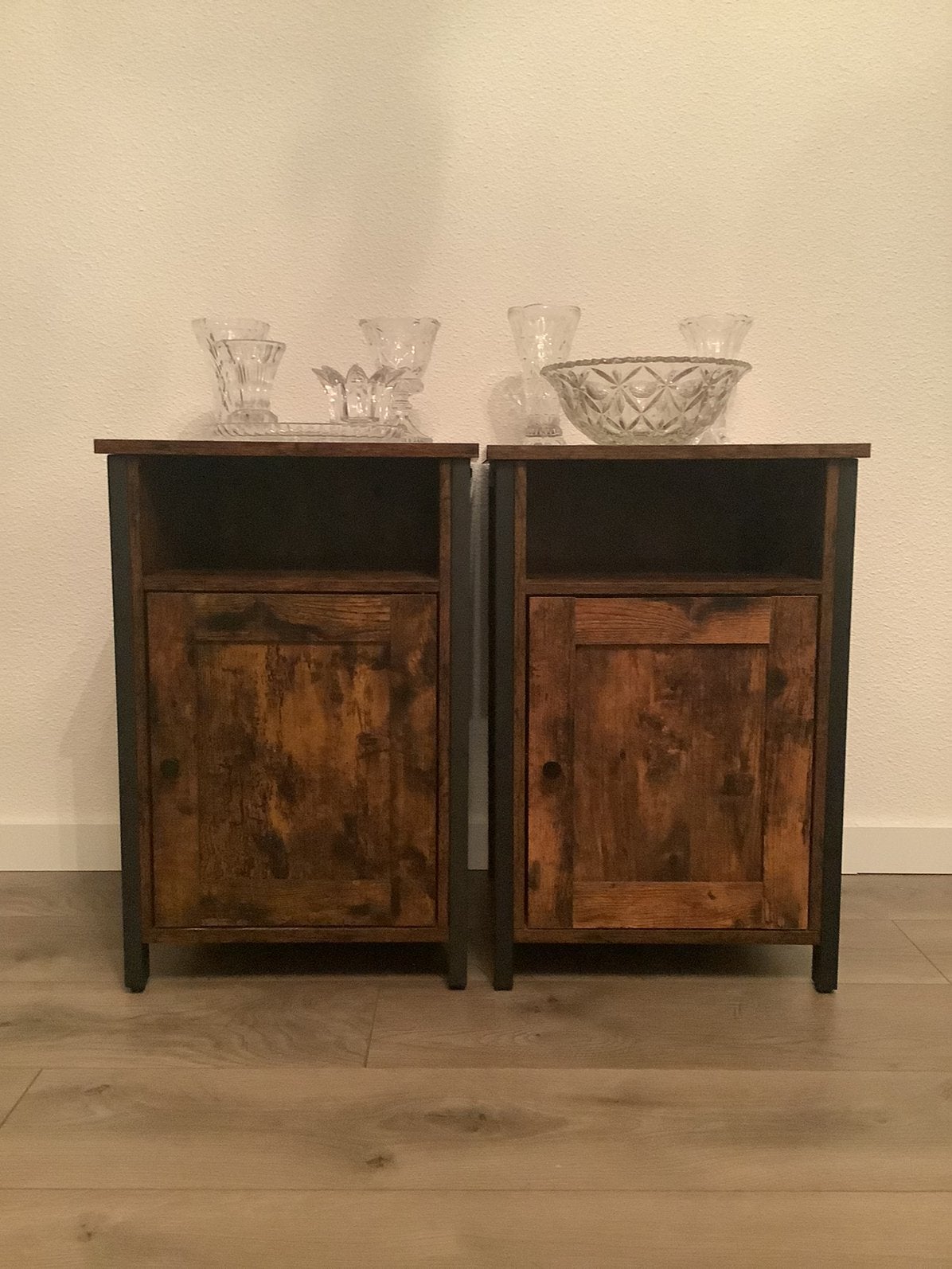 2 houten nachtkastjes Queen Ann dressoir Queen Ann ladekast, Ophalen, Nieuw