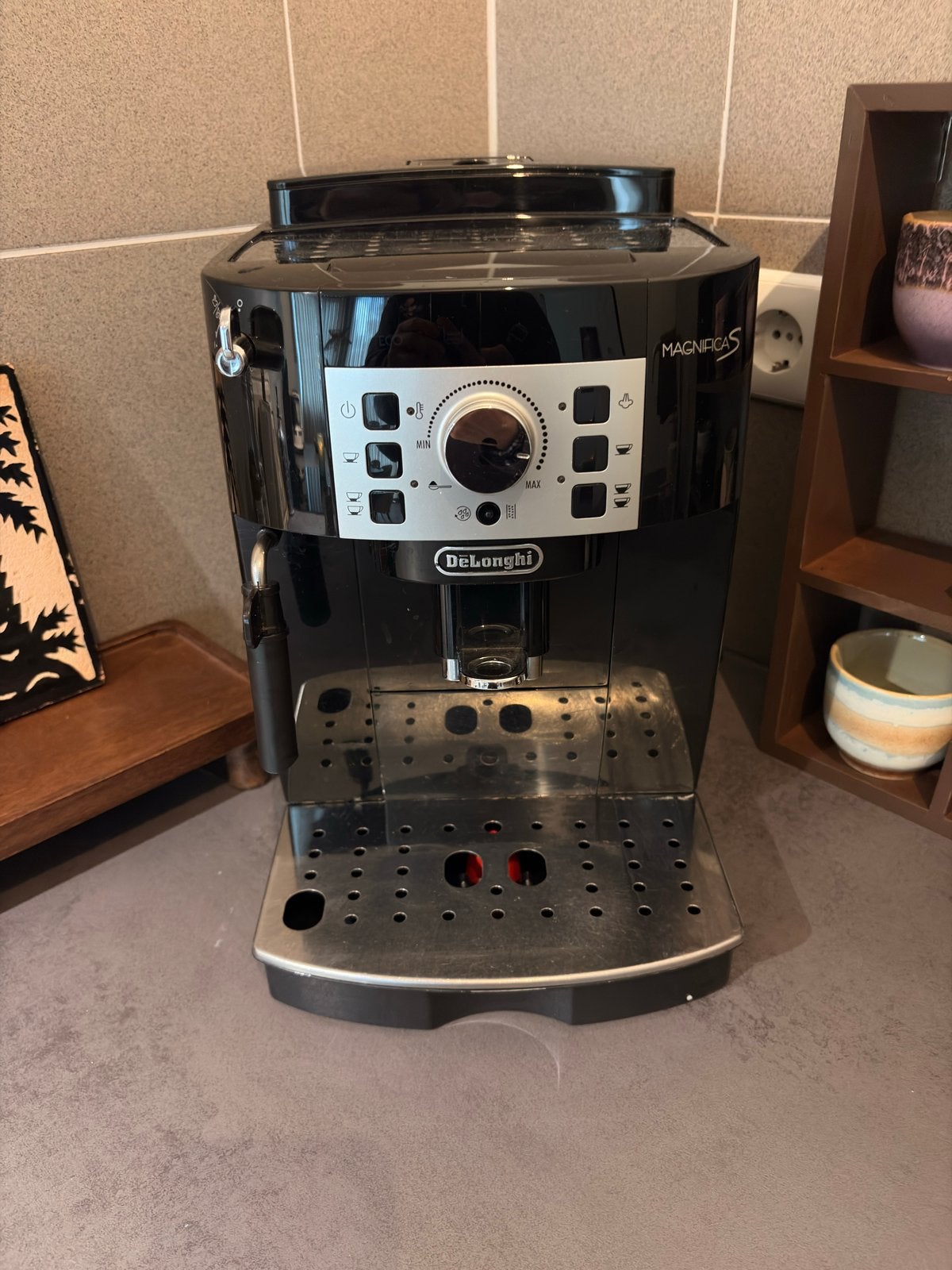 DeLonghi Magnifica s espressomachine, Gebruikt, Espresso apparaat, Koffiebonen, 4 tot 10 kopjes