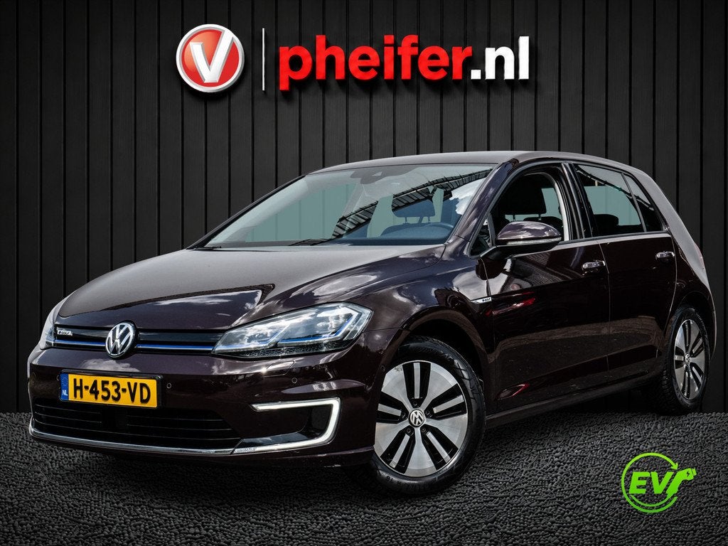 Volkswagen e-Golf e-Golf 136pk SOH 81% Virtual cockpit/ Warm, Auto's, Volkswagen, Gebruikt, Zwart, 35 kWh, Met garantie (alle)