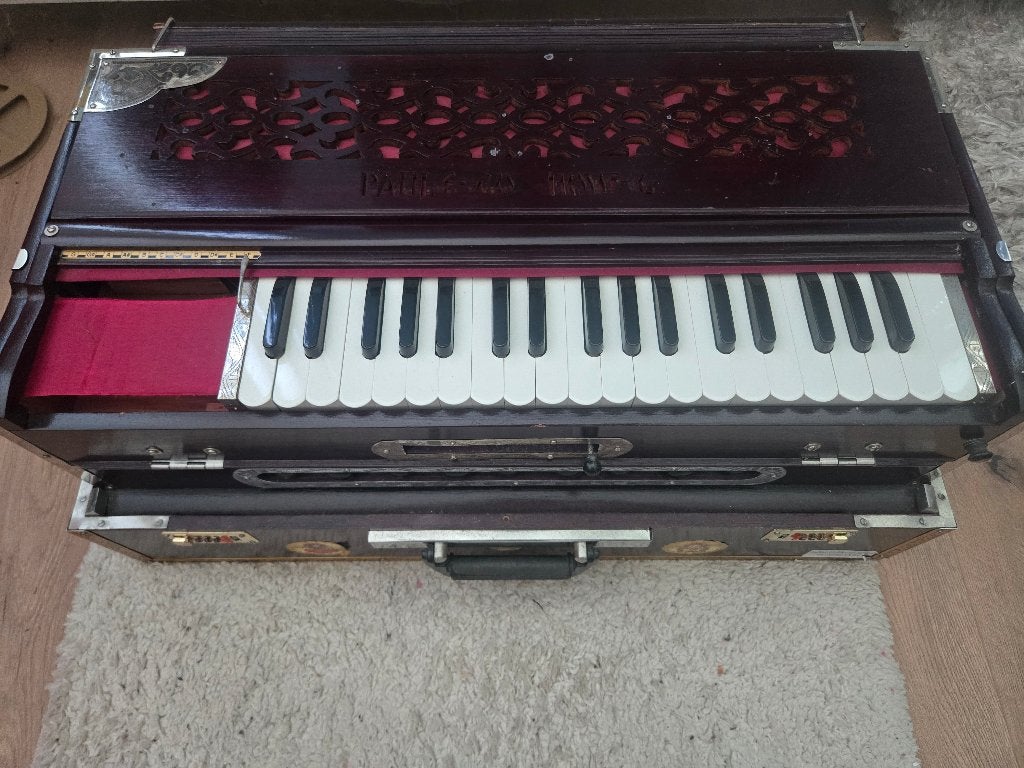 Harmoniums: Paul & Co en 2x Bina, Muziek en Instrumenten, Piano's, Verzenden, Gebruikt, Bruin, Overige typen