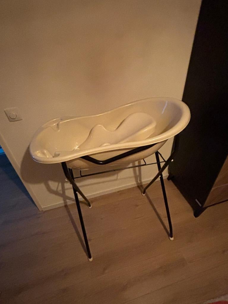 Babybadje met standaard, Ophalen, Zo goed als nieuw, Badje, Standaard