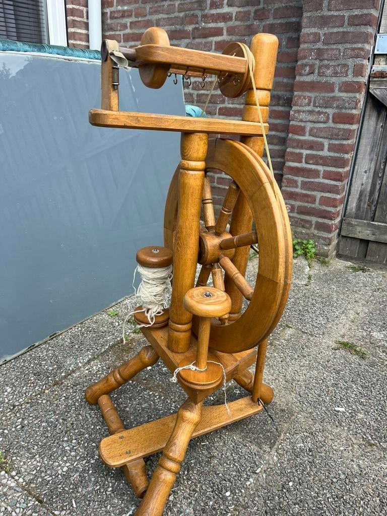 Oud spinnewiel, Ophalen, Zo goed als nieuw, Spinnewiel