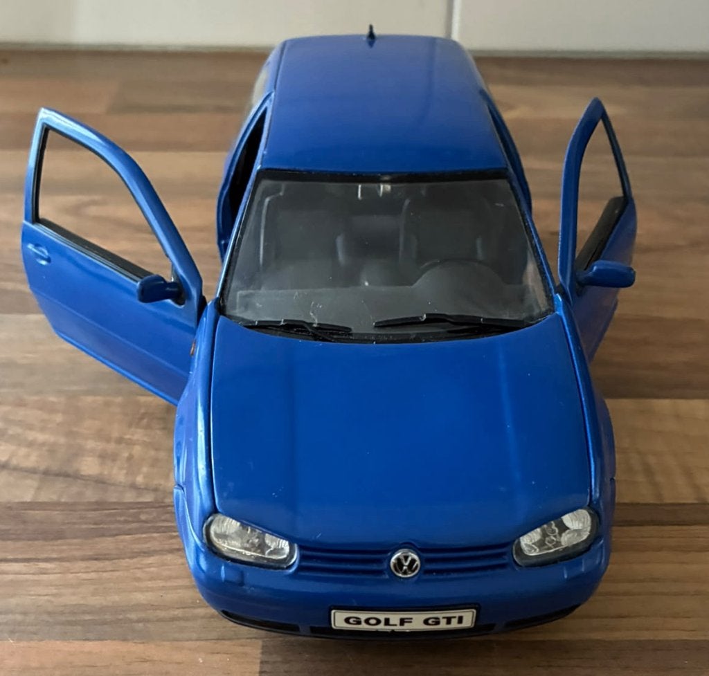 Revell Volkswagen Golf GTI 1997, Hobby en Vrije tijd, Modelauto's | 1:18, Ophalen of Verzenden, Gebruikt, Auto, Revell