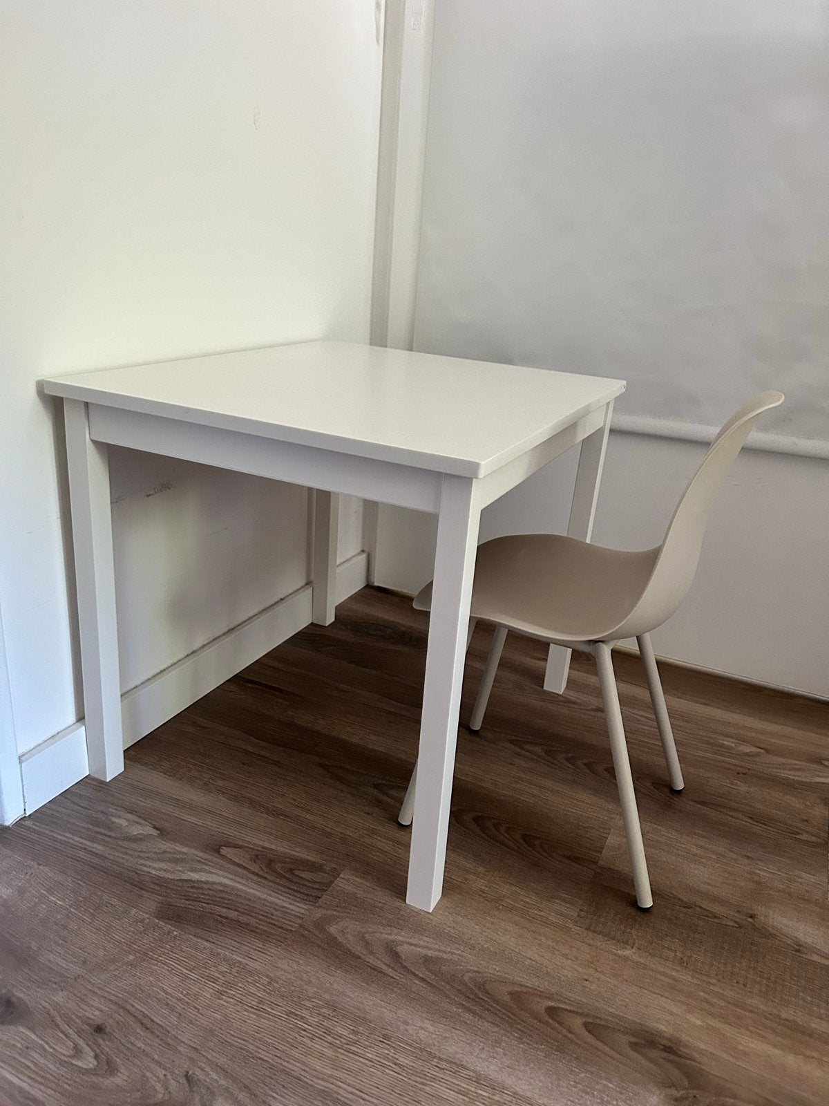 Witte kinder tafel en stoel, Ophalen, Zo goed als nieuw, Tafel(s) en Stoel(en)