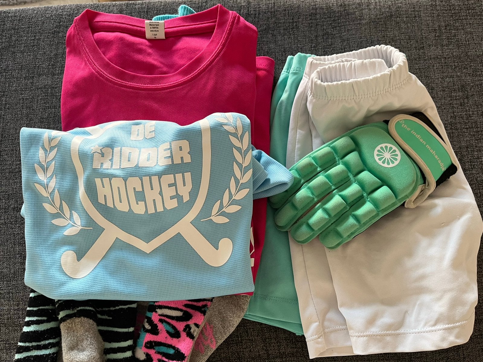 Hockey shirt/rok/sokken/handschoen, Ophalen of Verzenden, Zo goed als nieuw, Meisje, Shirt of Longsleeve