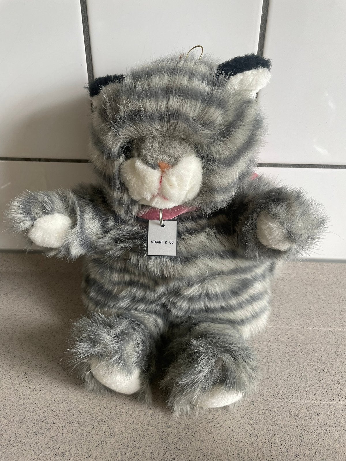 Fantastische pluchen handpop kat poes Staart & Co, Ophalen of Verzenden, Zo goed als nieuw