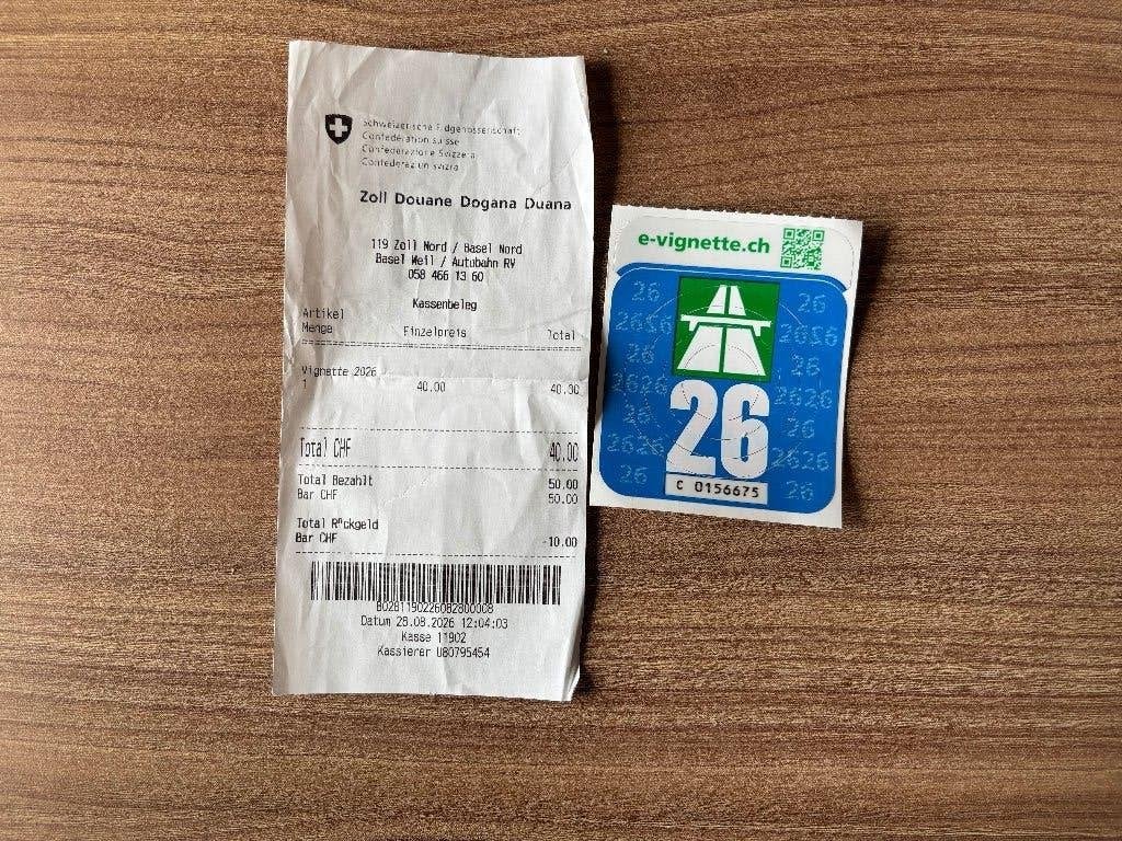 Vignet 2026 - Zwitserland (ongebruikte sticker) met kassabon, Drie personen of meer