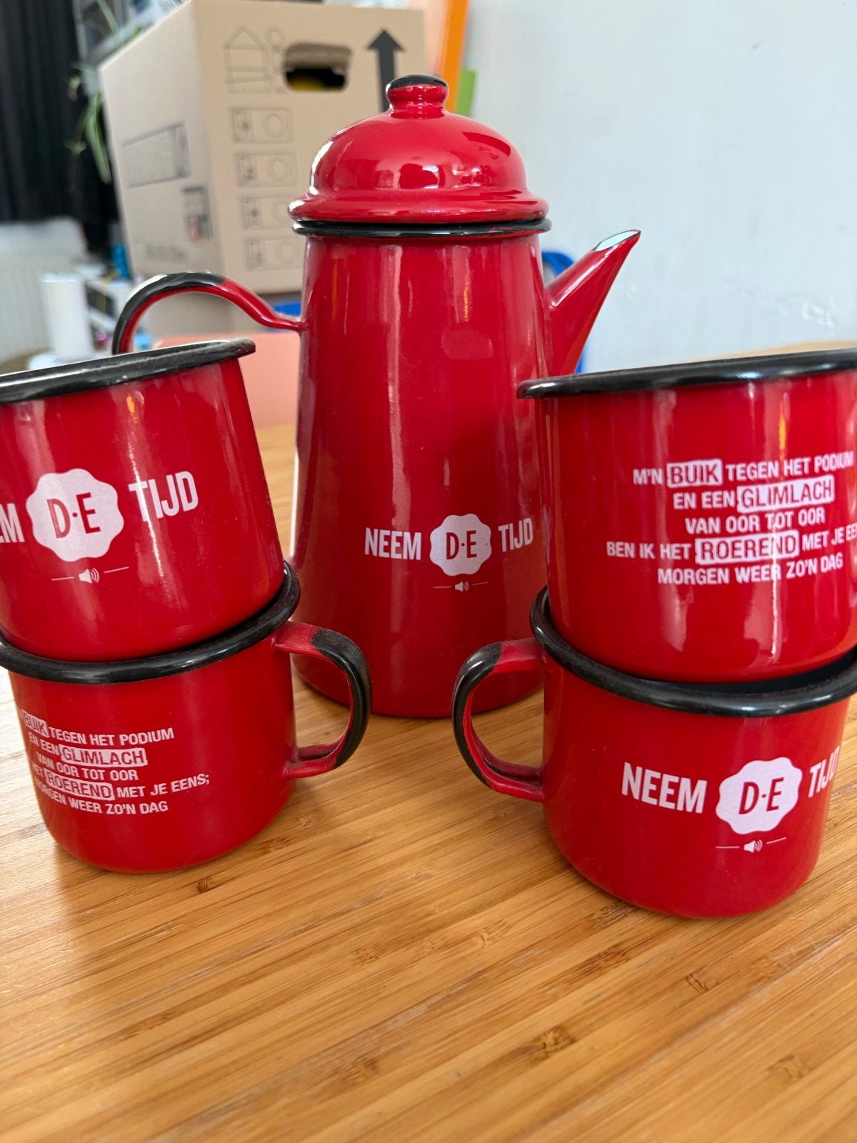 Douwe Egberts Lowlands emaille koffiepot en mokken set, Antiek en Kunst, Ophalen of Verzenden