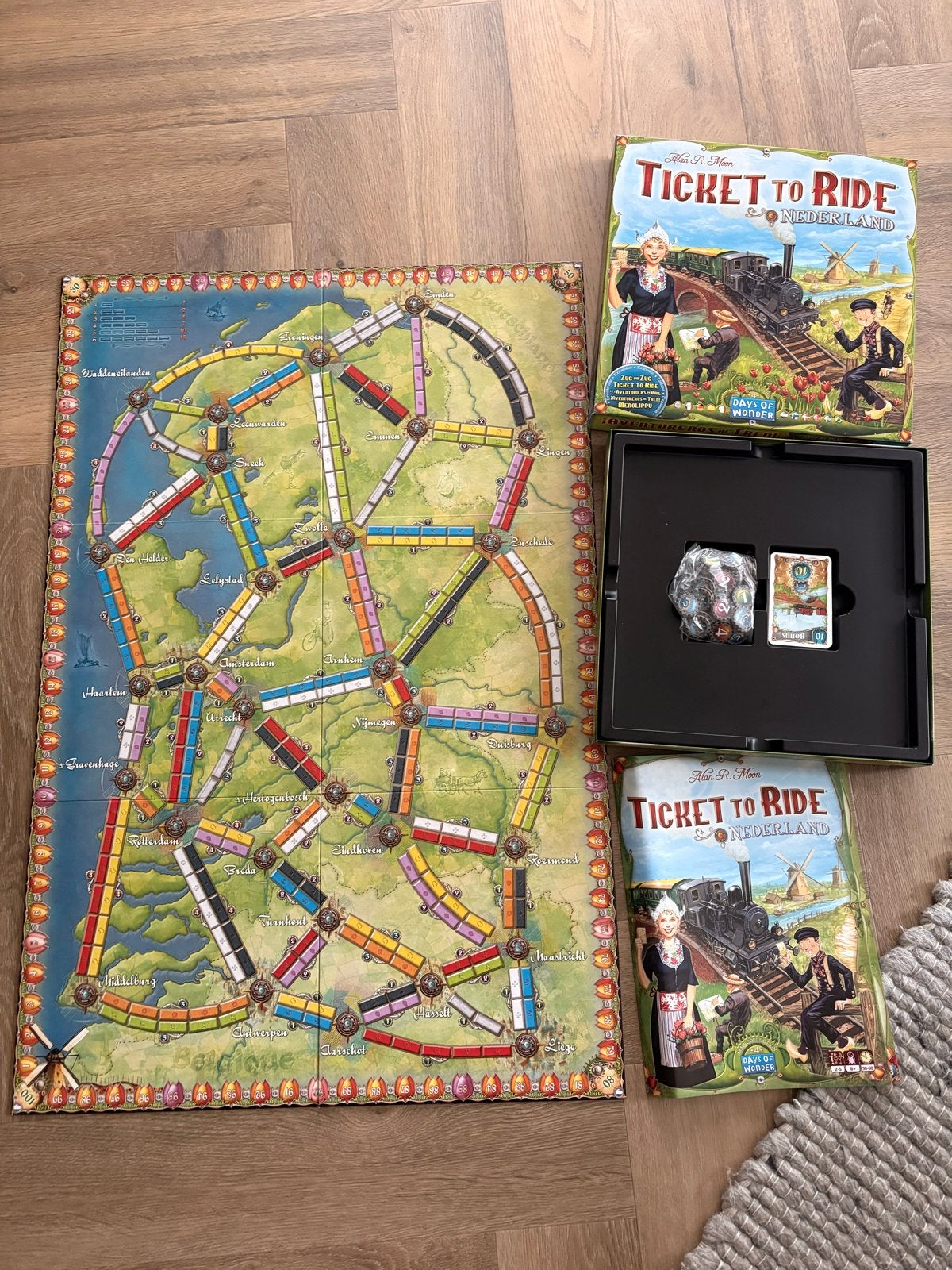 Ticket to Ride Nederland & Party & Co Junior - 2 Spellen, Drie of vier spelers, Ophalen of Verzenden, Zo goed als nieuw
