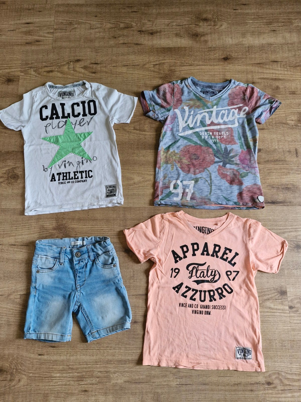 Kleding maat 104 (4): shirts Vingino + korte broek Name It, Gebruikt, Ophalen of Verzenden, Setje, Vingino