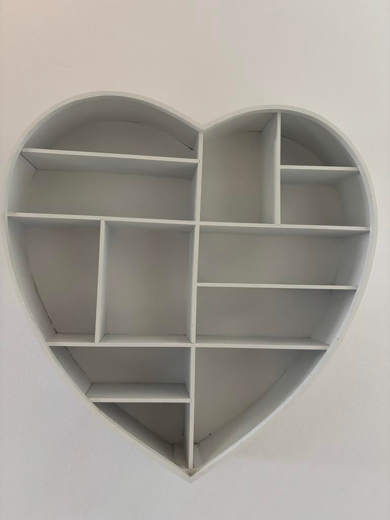 Hartvormig wandrek van hout, Huis en Inrichting, Kasten | Boekenkasten, Ophalen, Met plank(en), Gebruikt, 50 tot 100 cm
