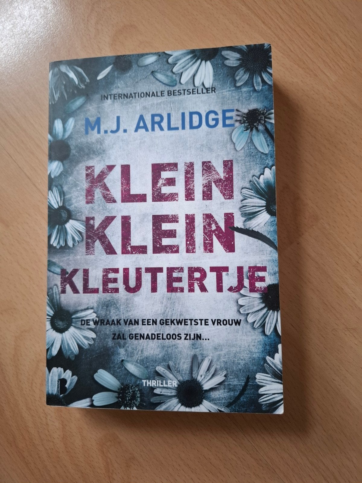 M.J.Arlidge Klein Klein kleutertje, Ophalen of Verzenden, Zo goed als nieuw