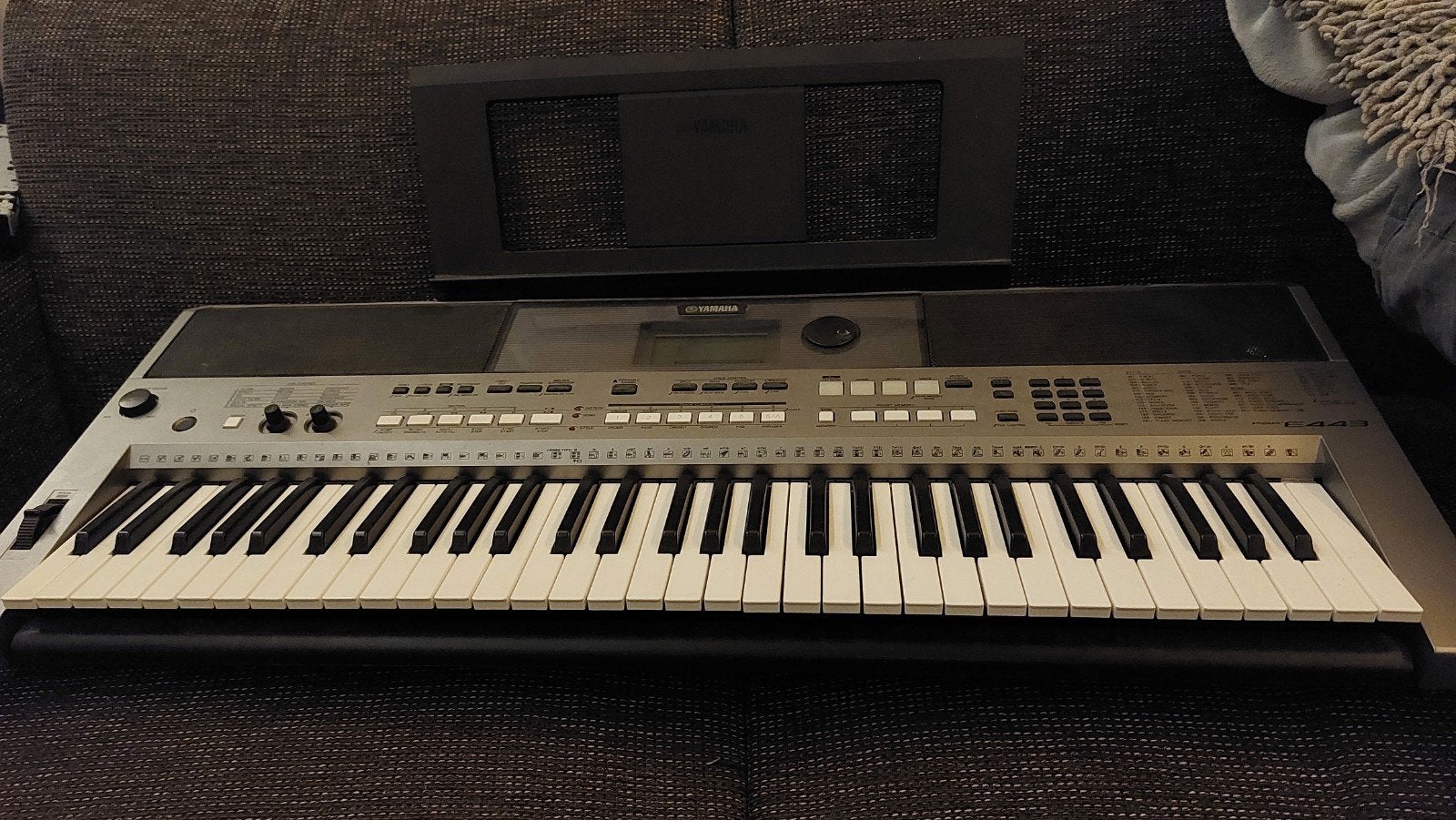 Yamaha Keyboard PSR E443 incl pedaal, Muziek en Instrumenten, Ophalen, Yamaha, Aanslaggevoelig, 61 toetsen
