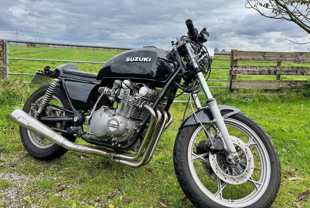 Mooie stoere café racer, Cardan-aandrijving, 4 cilinders, Motorrijbewijs A, Gebruikt