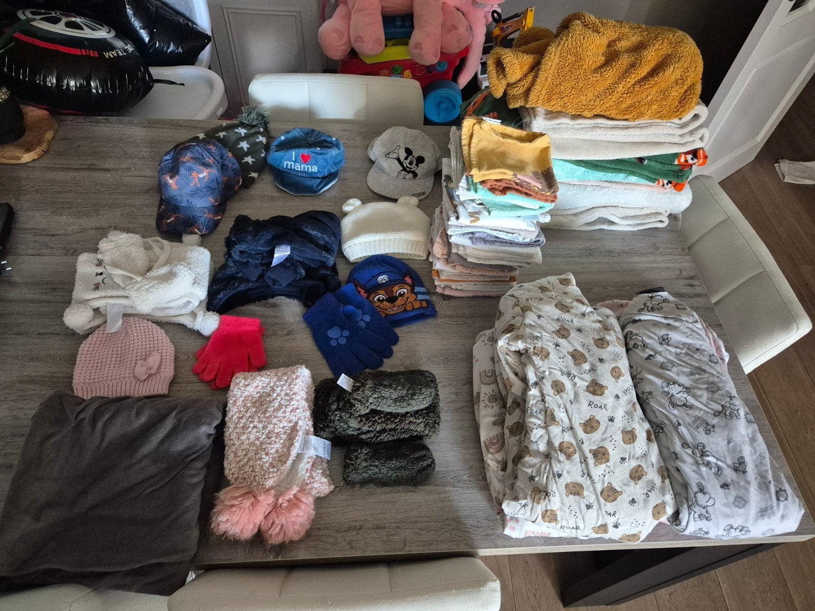 Grote partij kindertextiel: kleding, mutsen, sjaals, dekens, Ophalen, Gebruikt, Diverse, Jongetje of Meisje