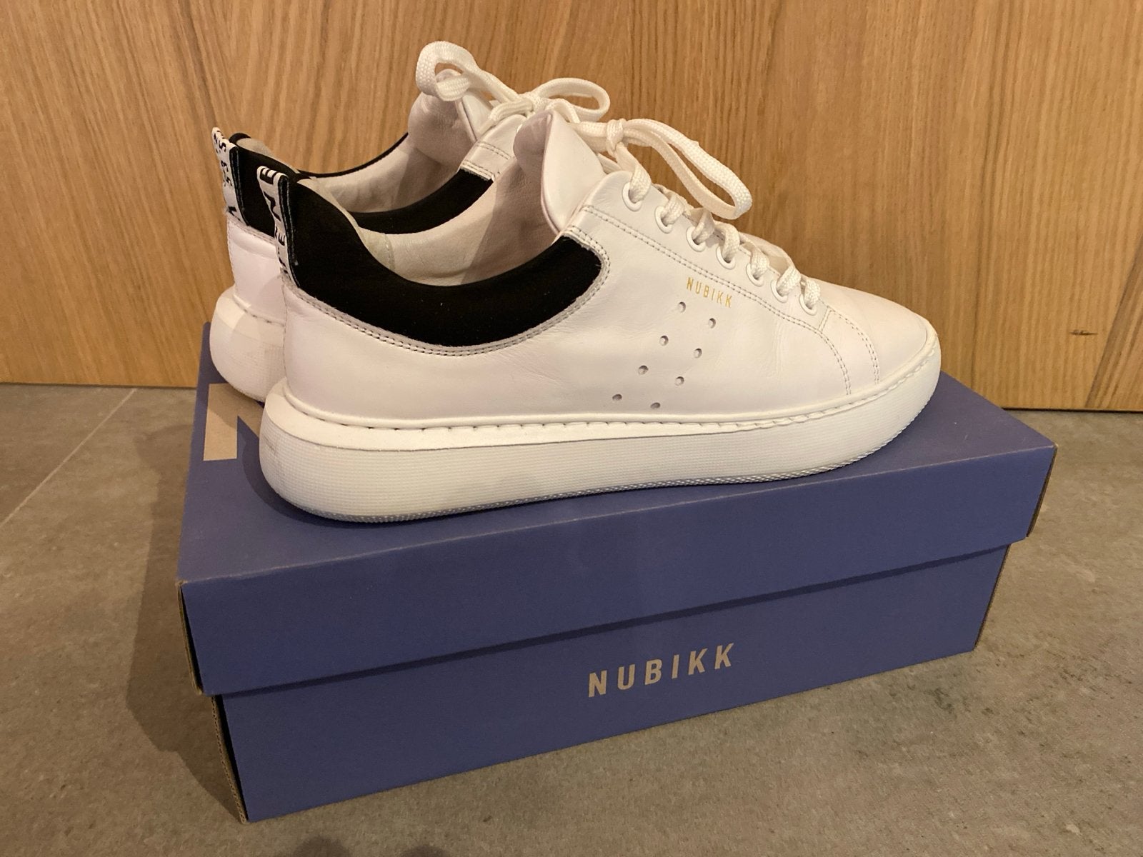NUBIKK sneakers maat 42, zo goed als nieuw, Ophalen of Verzenden, Zo goed als nieuw, Wit, Sneakers of Gympen