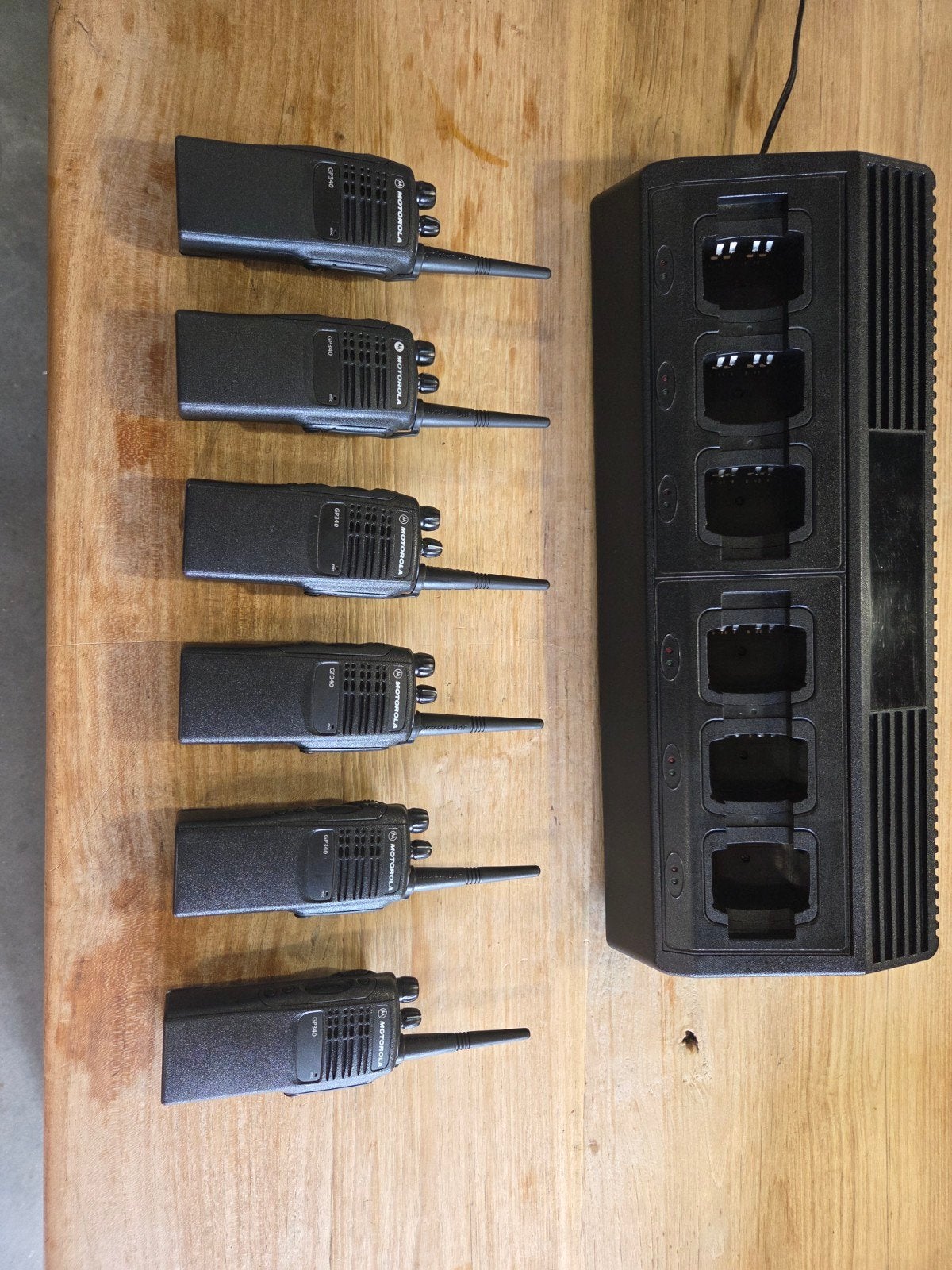 6x Motorola GP340 UHF portofoon in nieuwstaat met 6-voudige, Telecommunicatie, Ophalen of Verzenden, Zo goed als nieuw, Portofoon of Walkie-talkie