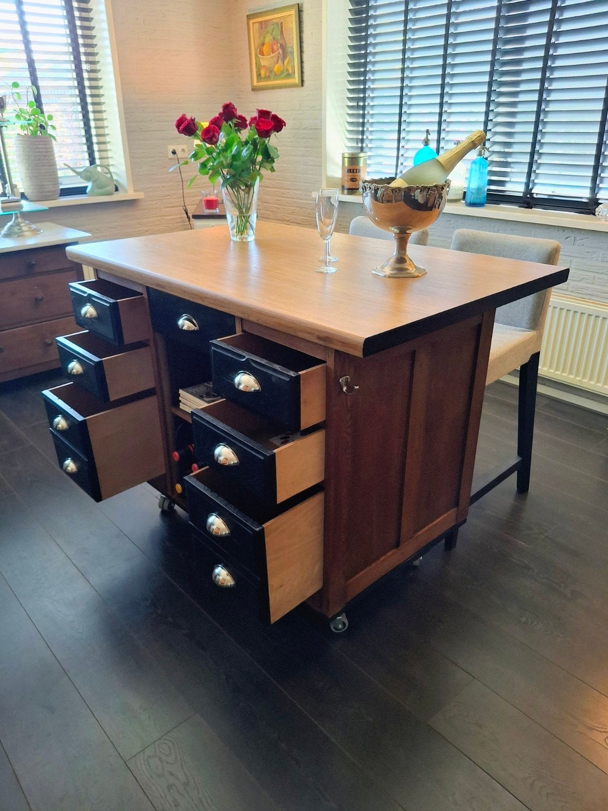 Massief houten keukeneiland met eetbar en 8 laden., Antiek en Kunst, Curiosa en Brocante, Ophalen of Verzenden